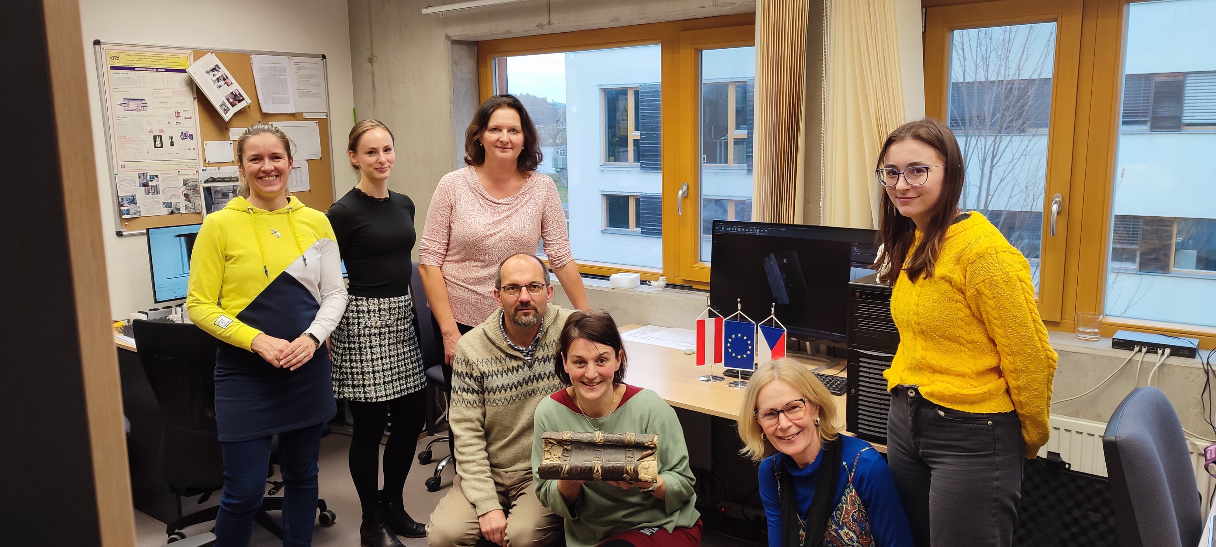 Rentgenová tomografie neobvyklé knižní vazby